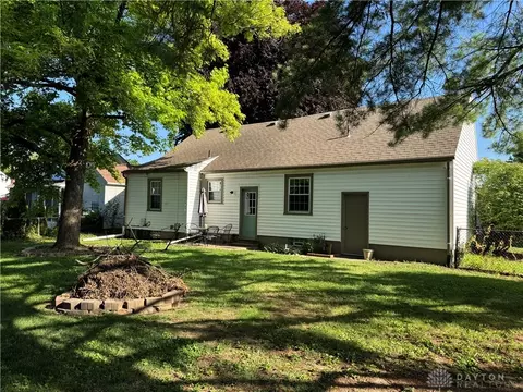 Exterior - 212 Earnshaw Dr, Kettering, OH 45429 photo 5 of 6
