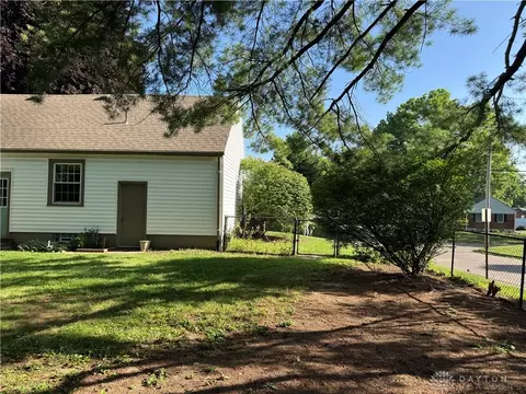 Exterior - 212 Earnshaw Dr, Kettering, OH 45429 photo 6 of 6