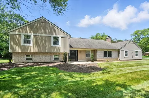 8987 Deep Forest Ln, Washington Township, OH 45458