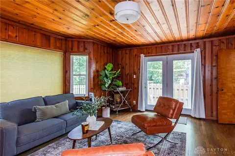 Living - 2769 Hilton Dr, Dayton, OH 45409 photo 6 of 8