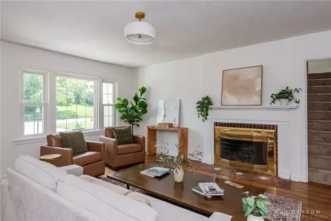 Living - 2769 Hilton Dr, Dayton, OH 45409 photo 2 of 8