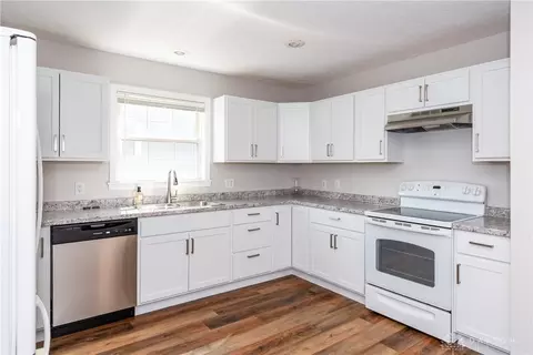 Kitchen - 1129 Eureka Dr, Kettering, OH 45419 photo 3 of 5