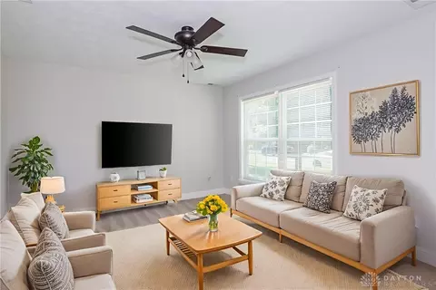 Living - 1129 Eureka Dr, Kettering, OH 45419 photo 4 of 8