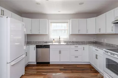 Kitchen - 1129 Eureka Dr, Kettering, OH 45419 photo 2 of 5