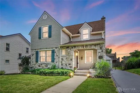 128 Dell Park Ave, Oakwood, OH 45419