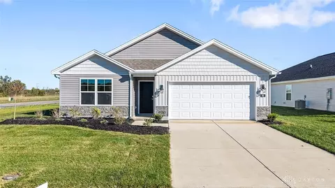 201 Lightfoot Ct, New Carlisle, OH 45344