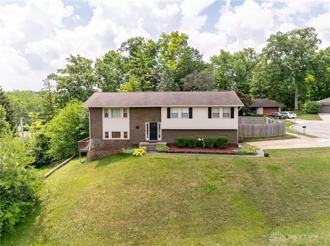 500 Lincoln Green Dr, West Carrollton, OH 45449