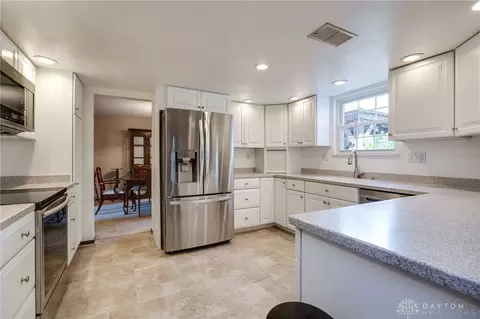Kitchen - 1109 Carlo Dr, Kettering, OH 45429 photo 5 of 6