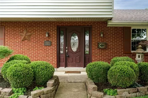 Entry Way - 1109 Carlo Dr, Kettering, OH 45429 photo 1 of 7