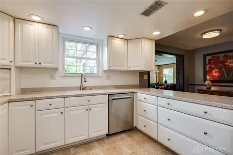Kitchen - 1109 Carlo Dr, Kettering, OH 45429 photo 2 of 6