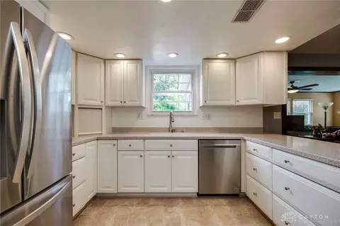 Kitchen - 1109 Carlo Dr, Kettering, OH 45429 photo 1 of 6