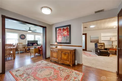 Entry Way - 1109 Carlo Dr, Kettering, OH 45429 photo 5 of 7