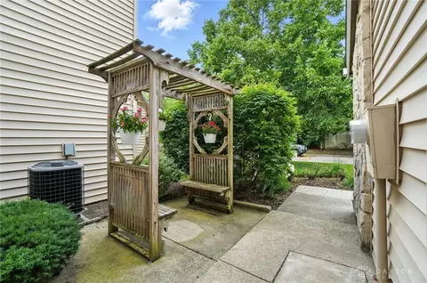 8052 Timberlodge Trl, Centerville, OH 45458 photo 5