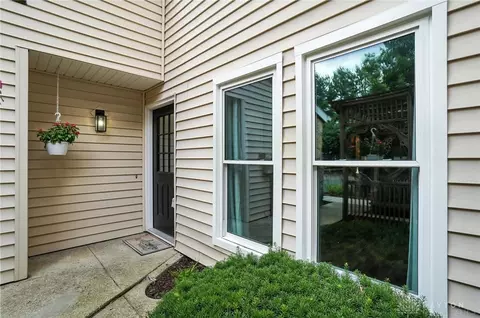 8052 Timberlodge Trl, Centerville, OH 45458 photo 4