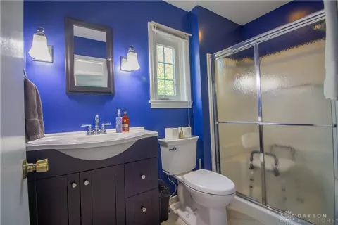 Bath - 101 Blue Gate Cir #1, Dayton, OH 45429 photo 1 of 5