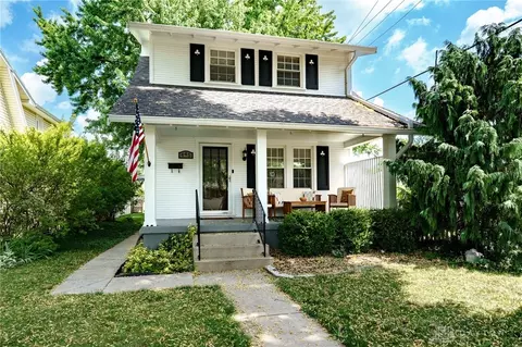 445 E Monteray Ave, Oakwood, OH 45419