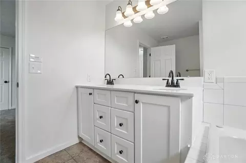 Bath - 2765 Silver Maple Ct, Troy, OH 45373 photo 3 of 7