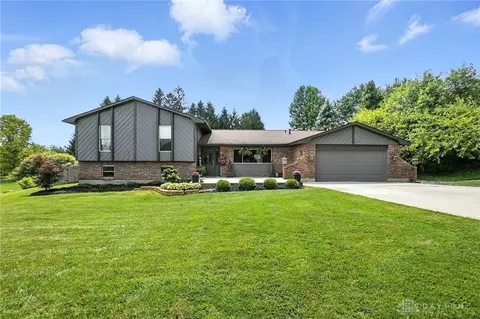 2765 Stauffer Dr, Dayton, OH 45434