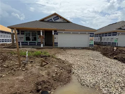 208 Lightfoot Ct, New Carlisle, OH 45344