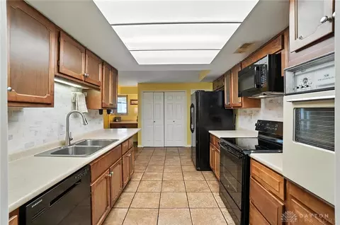 7339 Mohawk Trail Rd, Dayton, OH 45459 photo 4