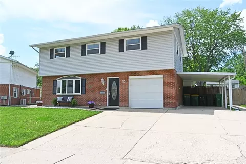 15 Woods Rd, Springboro, OH 45066