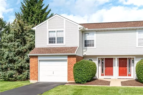 1515 Eagle Highlands Dr, Fairborn, OH 45324