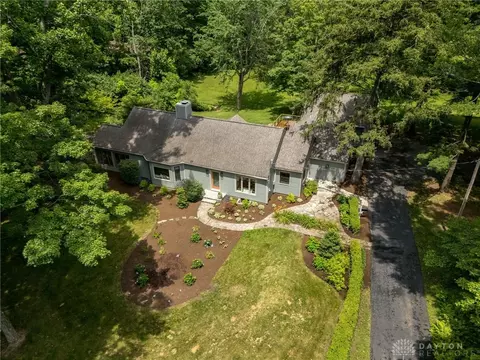185 Manor Ln, Dayton, OH 45429 photo 3