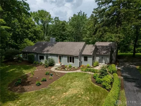 185 Manor Ln, Dayton, OH 45429