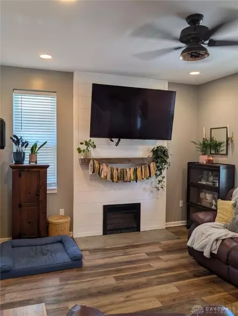 Living - 309 Mcclelland Ave, Cincinnati, OH 45217 photo 2 of 2