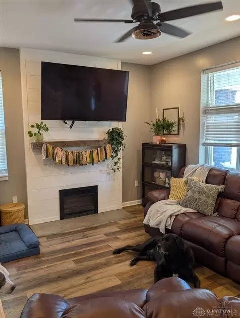 Living - 309 Mcclelland Ave, Cincinnati, OH 45217 photo 1 of 2
