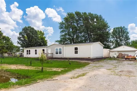 6757 London Rd, South Charleston, OH 45368