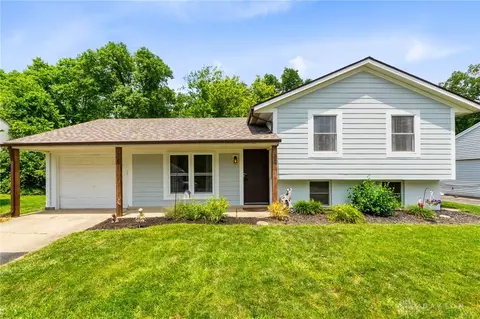 360 Spruceway Dr, Springboro, OH 45066
