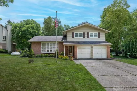5136 Oleva Dr, Sugarcreek Township, OH 45440