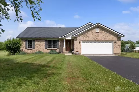 144 Fox Run Dr, Wilmington, OH 45177