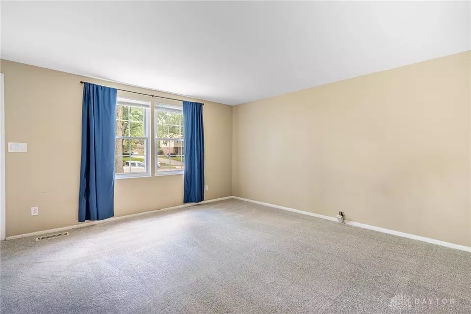 Living - 95 Marco Ln, Washington Township, OH 45458 photo 2 of 3