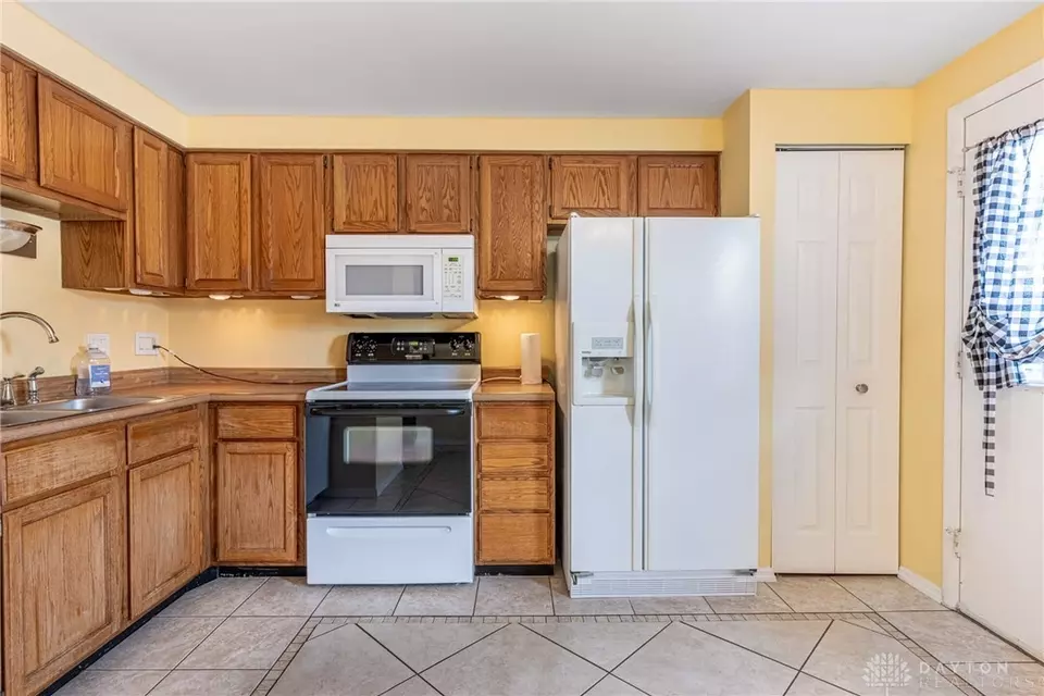 Kitchen - 95 Marco Ln, Washington Township, OH 45458 photo 4 of 5