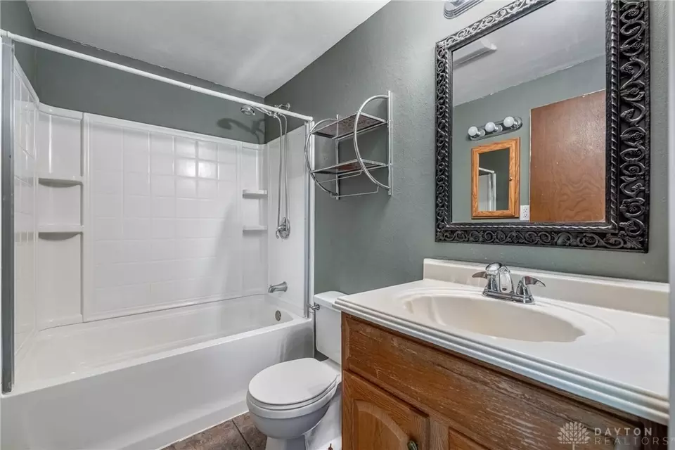 Bath - 95 Marco Ln, Washington Township, OH 45458 photo 2 of 2