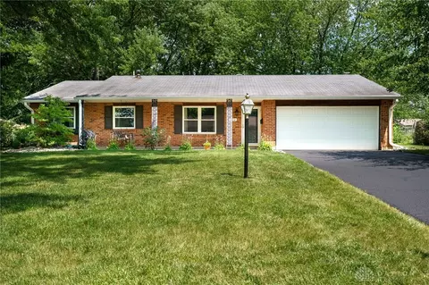 222 Kenderton Trl, Beavercreek, OH 45430