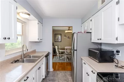 Kitchen - 1065 Wenston Ct, Kettering, OH 45429 photo 2 of 3