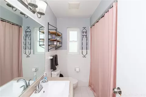 Bath - 1065 Wenston Ct, Kettering, OH 45429 photo 2 of 4