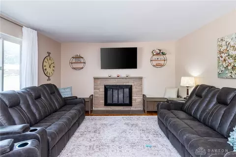 Living - 1065 Wenston Ct, Kettering, OH 45429 photo 1 of 3