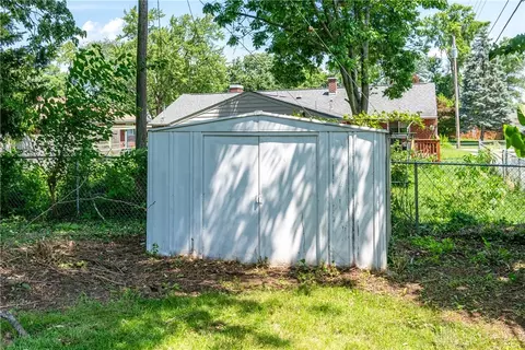 Exterior - 1065 Wenston Ct, Kettering, OH 45429 photo 3 of 4