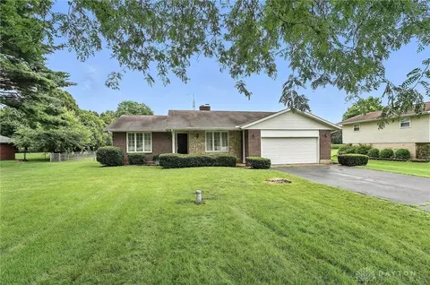 2042 Hilltop Rd, Xenia, OH 45385