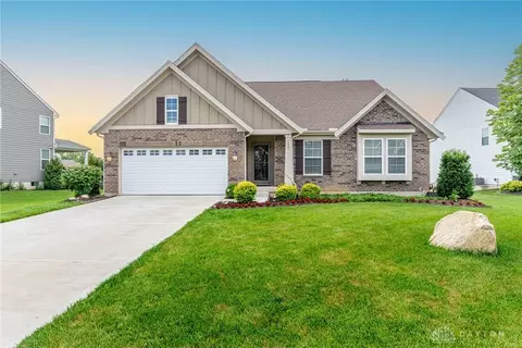 1641 Red Oak Dr, Sugarcreek Township, OH 45305