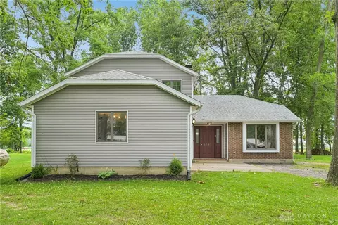 4595 Comanchee Trl, Jamestown, OH 45335