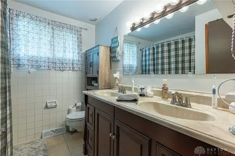 Bath - 4050 Tacoma St, Springfield, OH 45503 photo 1 of 3