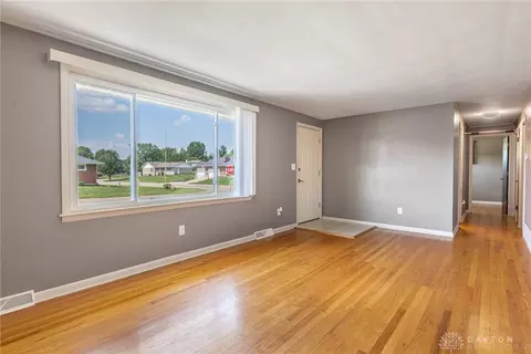 Living - 4050 Tacoma St, Springfield, OH 45503 photo 1 of 3
