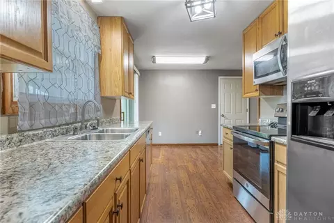 Kitchen - 4050 Tacoma St, Springfield, OH 45503 photo 2 of 3