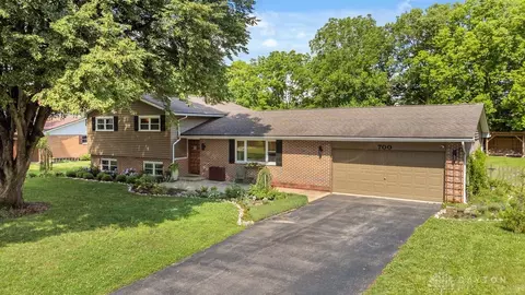 700 Carlsbrook Dr, Dayton, OH 45434