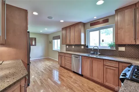 Kitchen - 8536 Summitridge Dr, Cincinnati, OH 45255 photo 4 of 4